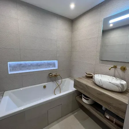 Laguna Dans Avec Piscine Daire *